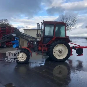 TracteurBelarus MTS 82 FL + 3 Schar Beetpflug Authentique