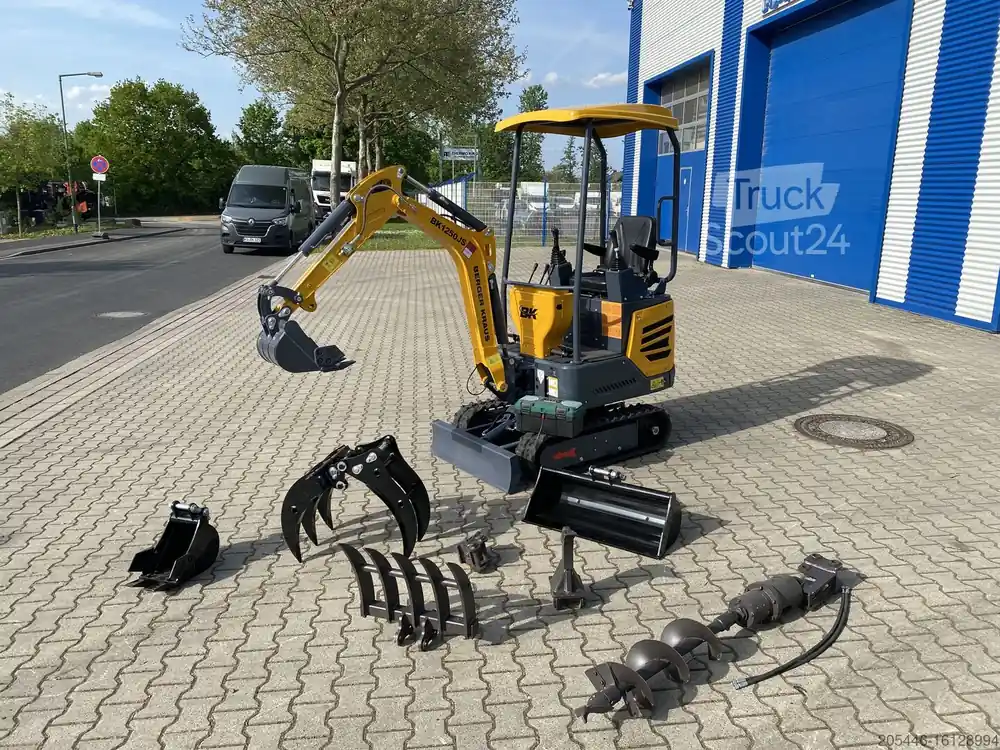 Mini-pelle avec petit paquet d‘accessoiresBerger Kraus BK1250JS mit Kubota Motor und Schwenkarm Authentique