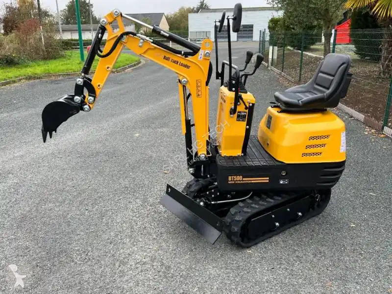 Super Prix Mini pelle Bulltrack Loader BT500 Essence neuve