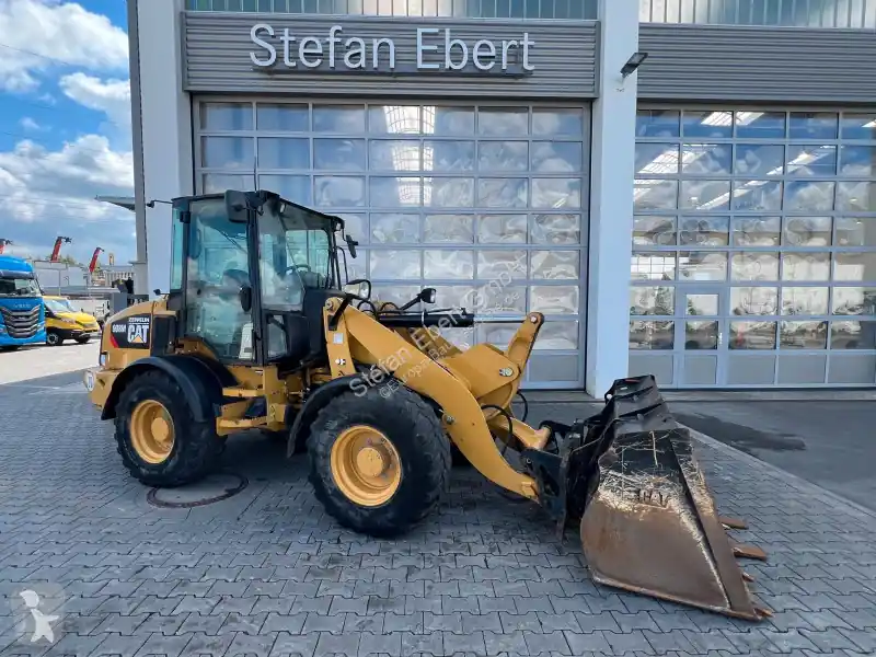Chargeuse sur pneus Caterpillar 908 M / 2.644h / Gabel / Schaufel occasion Acheter En Ligne