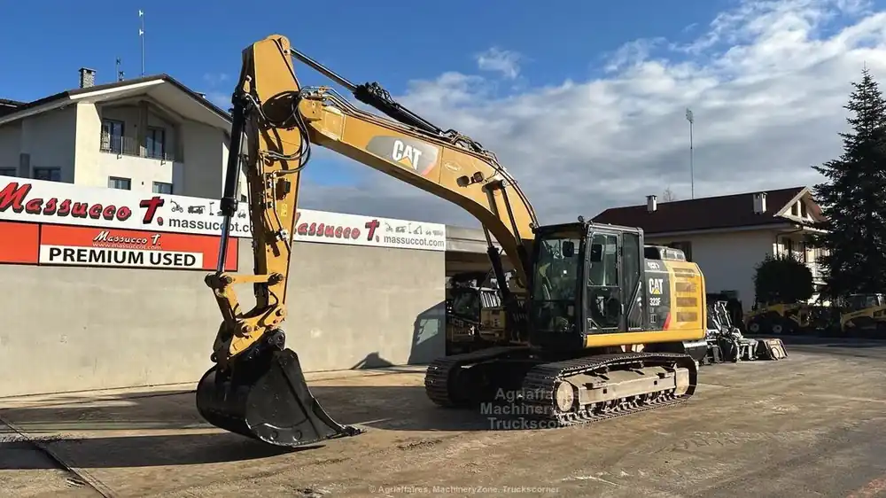 Commander Maintenant Caterpillar 323FLN