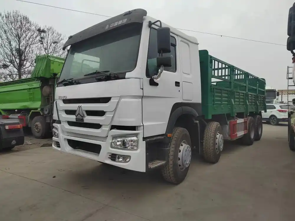 Certifié Camion plateau Sinotruk HOWO 8*4 Fence Truck
