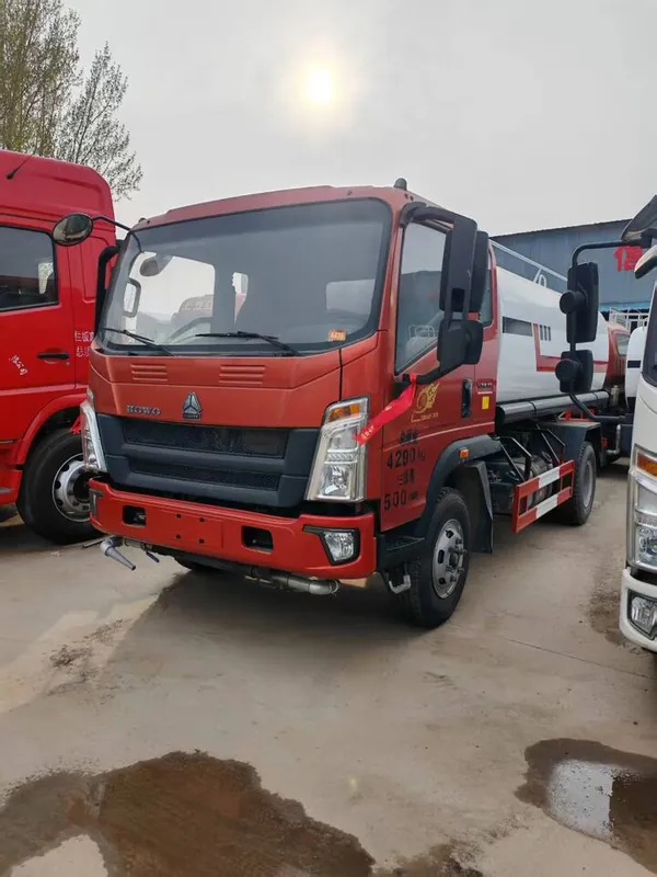 Camion citerne Howo 4x2 Expédition Rapide