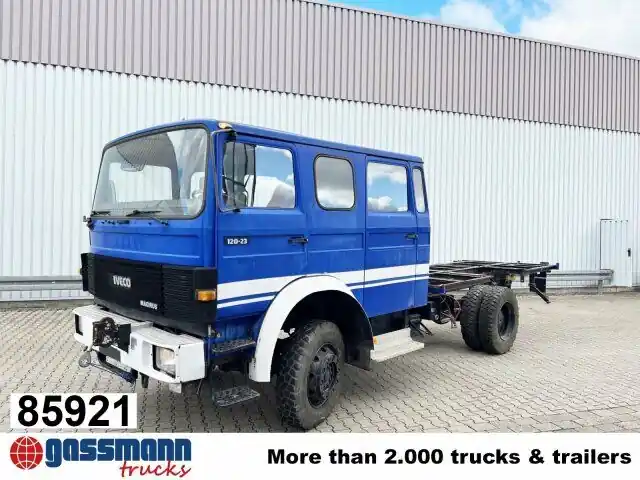 Livraison Express Châssis cabine Iveco 120-23 AW 4x4 Doka, V8-Motor, Seilwinde