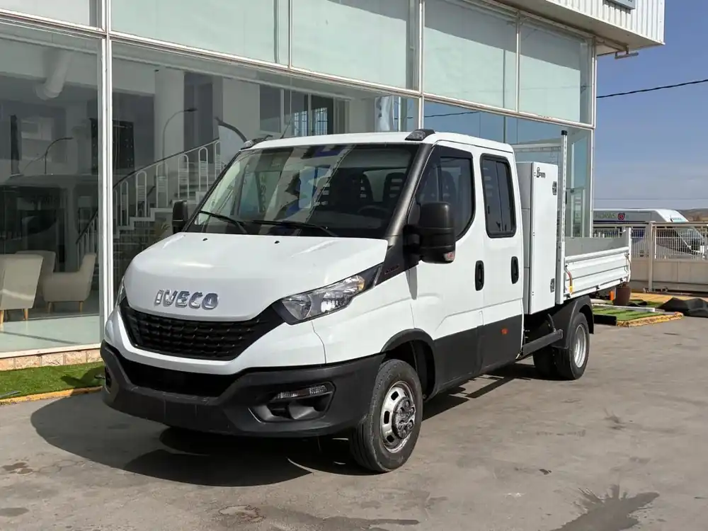 Utilitaire benne, Utilitaire double cabine Volquete/Dumper IVECO 35C16 3.0 DOBLE CABINA CAJA BASCULANTE Commander Maintenant